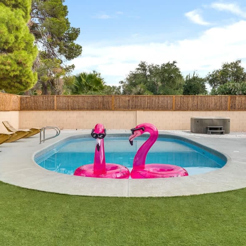 LUX 7BR/3BA Villa w/pool, spa and big yard